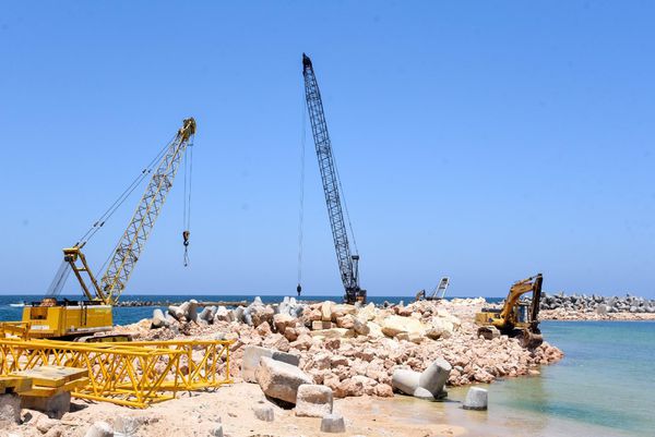 جانب من جولة وزير الإسكان بكورنيش الإسكندرية