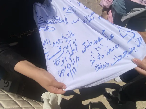 رسائل على تيشيرت الاعدادية