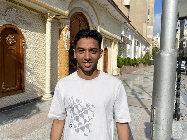 طالب ثانوية عامة ببورسعيد أمام اللجنة: يا رب محتاجين ٤٠ دعوة مستجابة