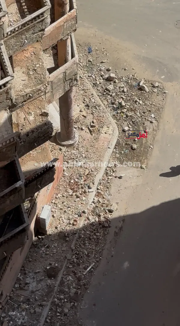 عقارين آيلين للسقوط بكورنيش الإسكندرية
