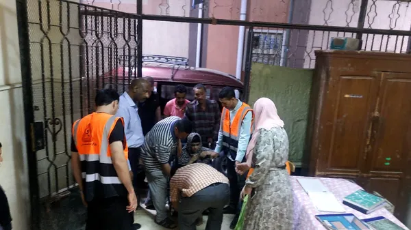 فتاتين من ذوي الاحتياجات الخاصة 