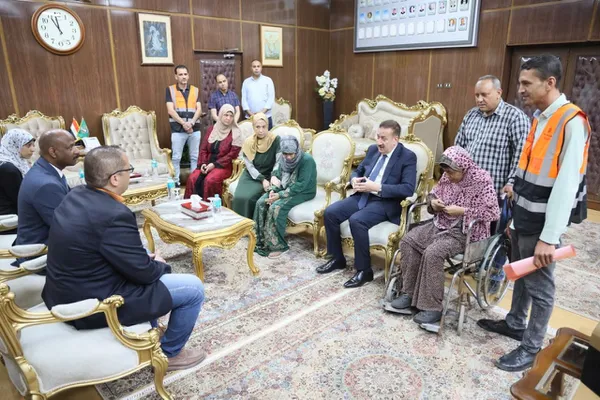 فتاتين من ذوي الاحتياجات الخاصة 