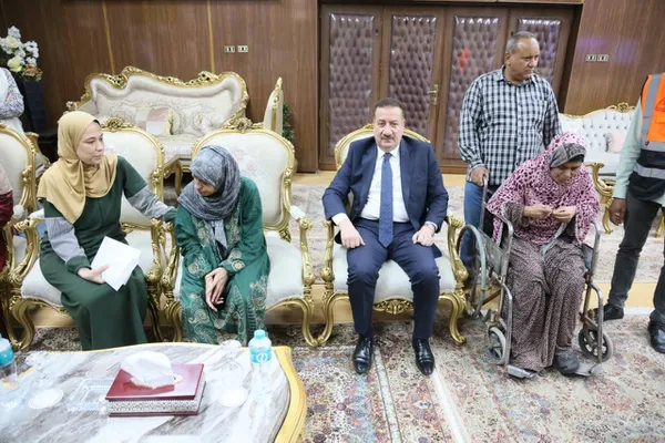 فتاتين من ذوي الاحتياجات الخاصة 