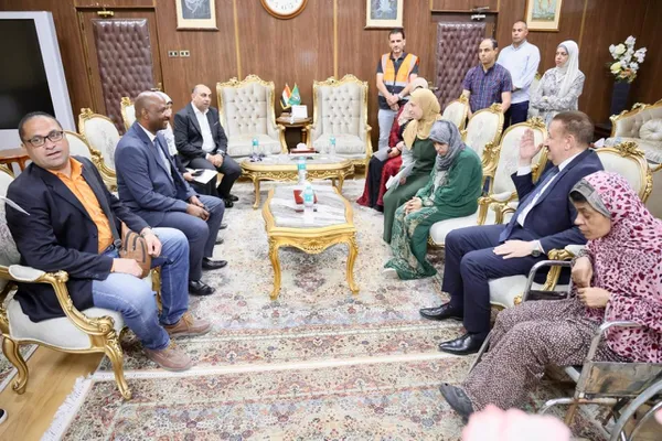 فتاتين من ذوي الاحتياجات الخاصة 
