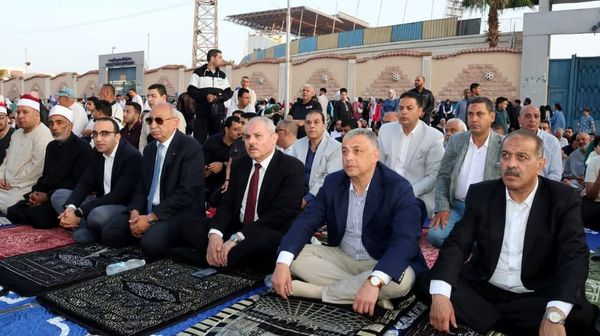 محافظ الإسماعيلية يؤدي صلاة عيد الأضحى المبارك 