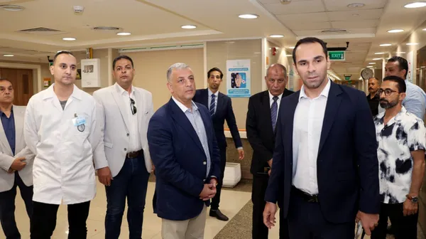 محافظ الإسماعيلية يتفقد المجمع الطبي 