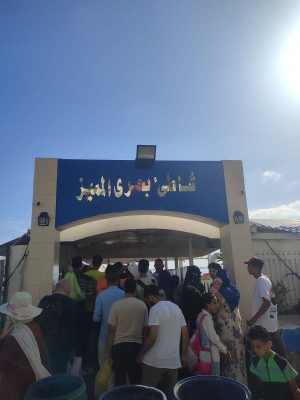 إقبال كثيف على شواطئ الإسكندرية
