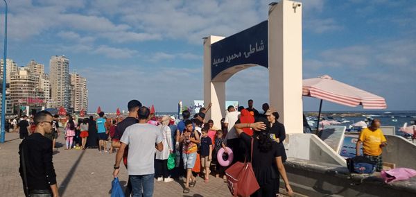 إقبال كثيف على شواطئ الإسكندرية