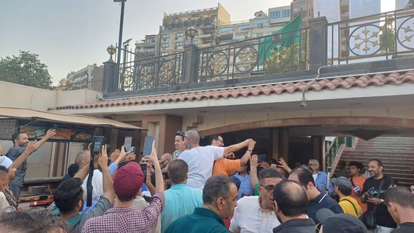 احتفالات الأعضاء الفائزين 