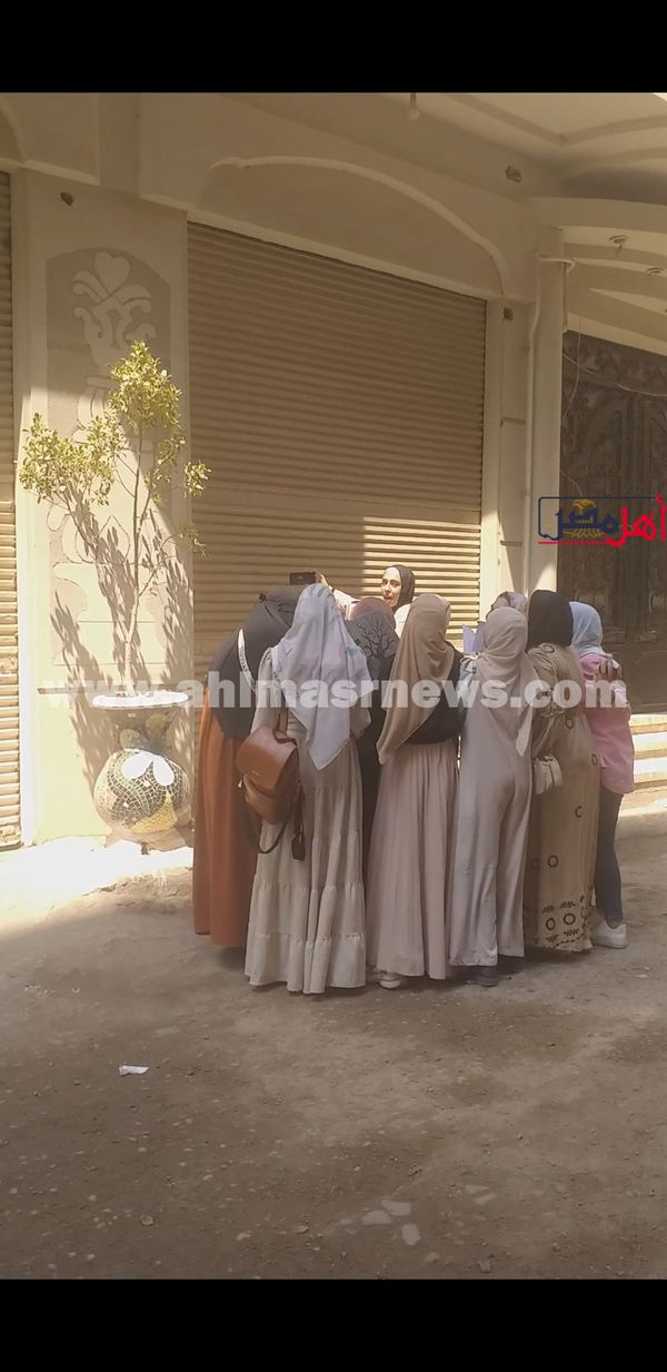 احتفالات طالبات الثانوية الأزهرية بانتهاء الامتحانات 