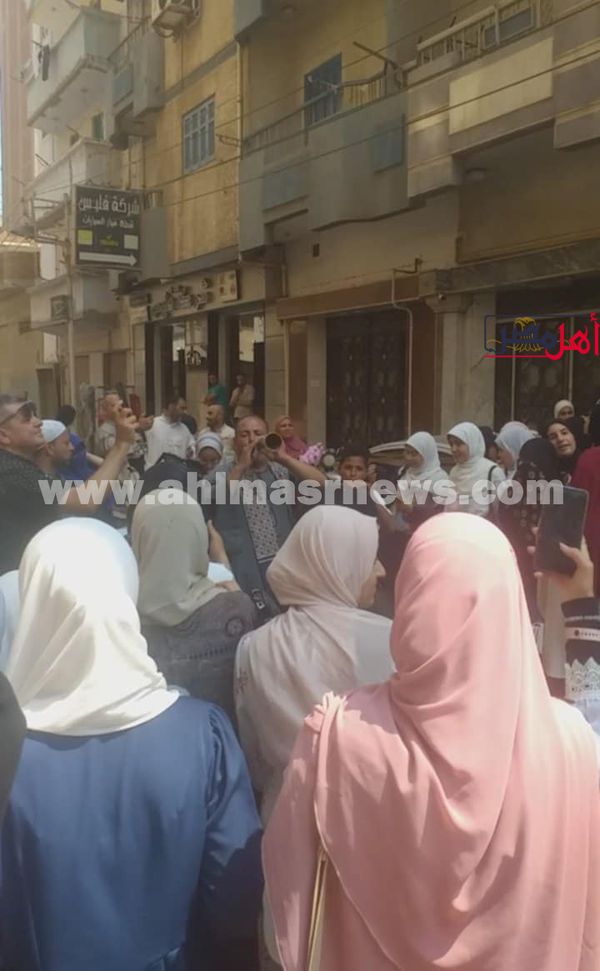 احتفالات طالبات الثانوية الأزهرية علمي بانتهاء الامتحانات 