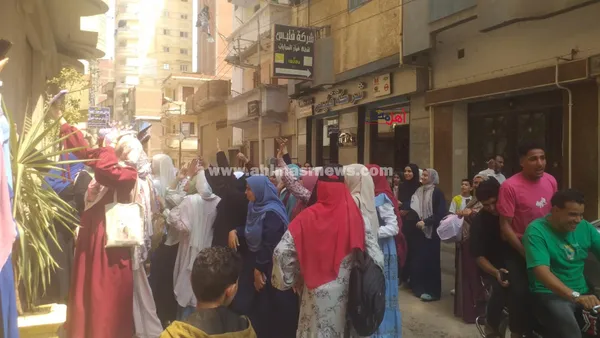 احتفالات طالبات الثانوية الأزهرية علمي بانتهاء الامتحانات 