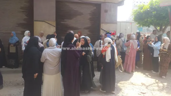 احتفالات طالبات الثانوية الأزهرية علمي بانتهاء الامتحانات 