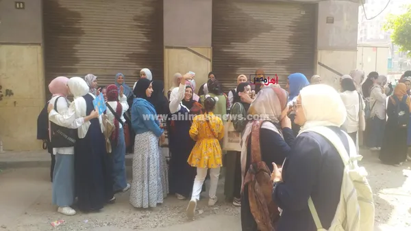 احتفالات طالبات الثانوية الأزهرية علمي بانتهاء الامتحانات 