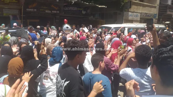 احتفالات طالبات الثانوية العامة بكفر الشيخ بانتهاء الامتحانات 