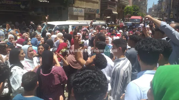 احتفالات طالبات الثانوية العامة بكفر الشيخ بانتهاء الامتحانات 