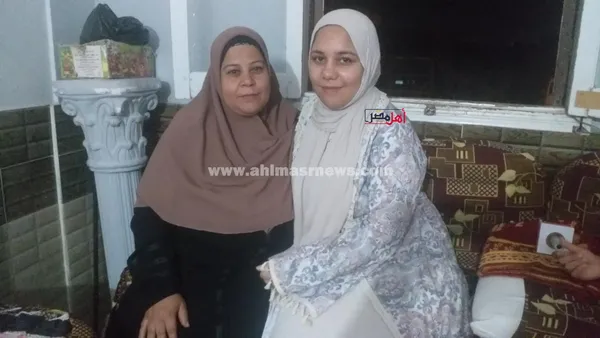 الطالبة إنجي أحمدين، الثانية على محافظة كفر الشيخ بالدبلومات الفنية وأسرتها