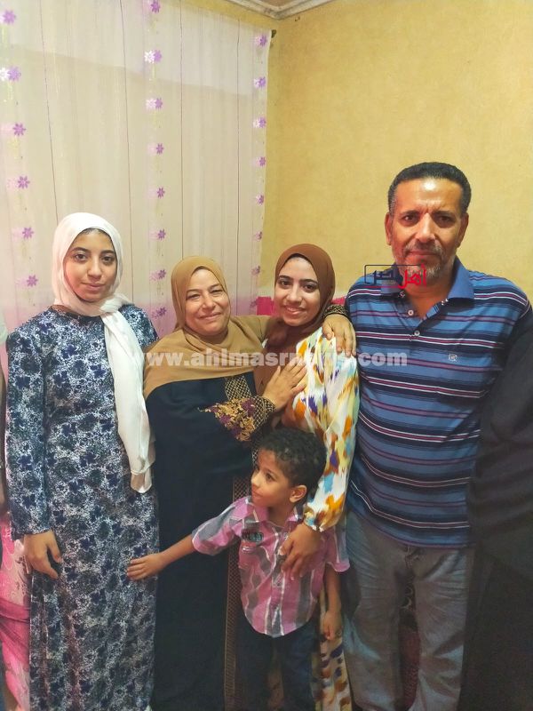 الطالبة إيمان خالد، الأولى على الجمهورية بالدبلومات الفنية 
