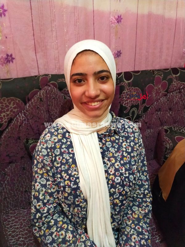 الطالبة إيمان خالد، الأولى على الجمهورية بالدبلومات الفنية 