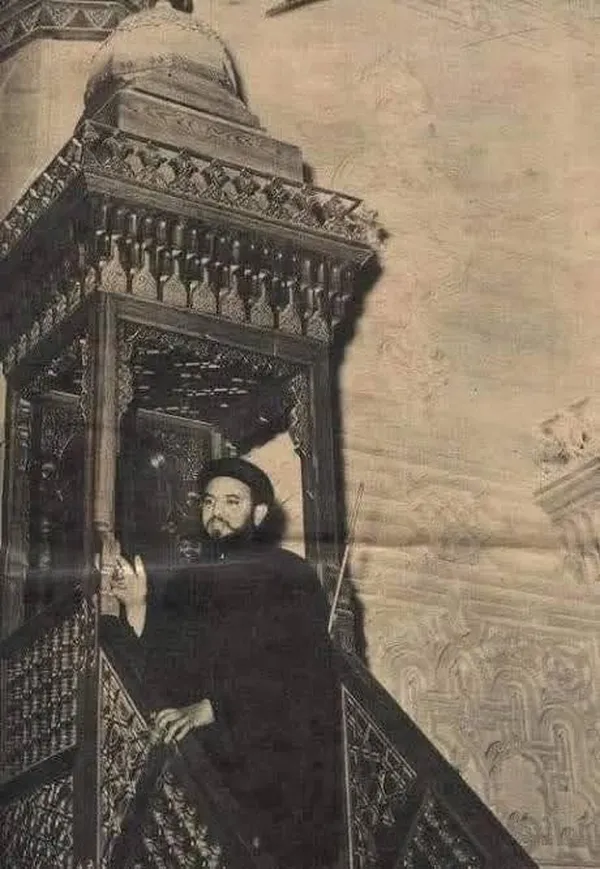 القمص مرقص الجبلاوى يعتلى منبر المسجد العباسى 
