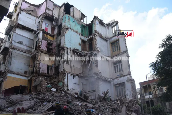 انهيار عقار بالعطارين وسط الإسكندرية