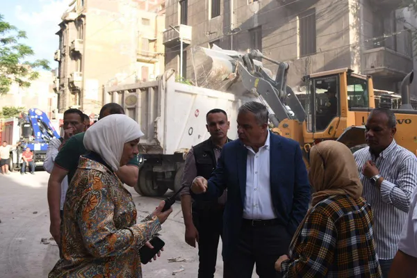 انهيار عقار بالعطارين وسط الإسكندرية