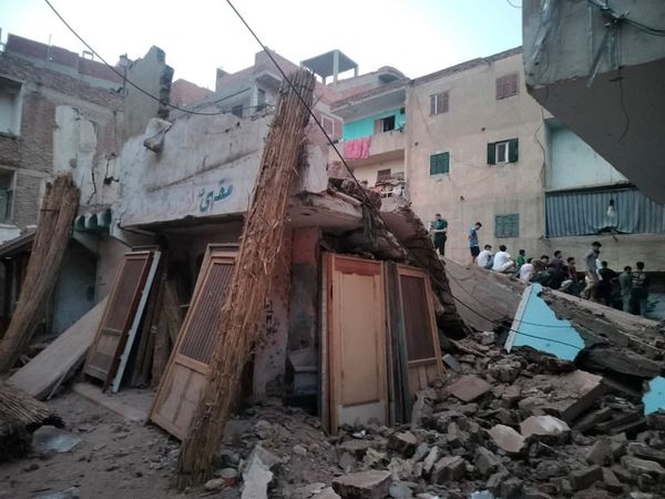 انهيار عقار مكون من 3 طوابق بالرياض في كفر الشيخ 