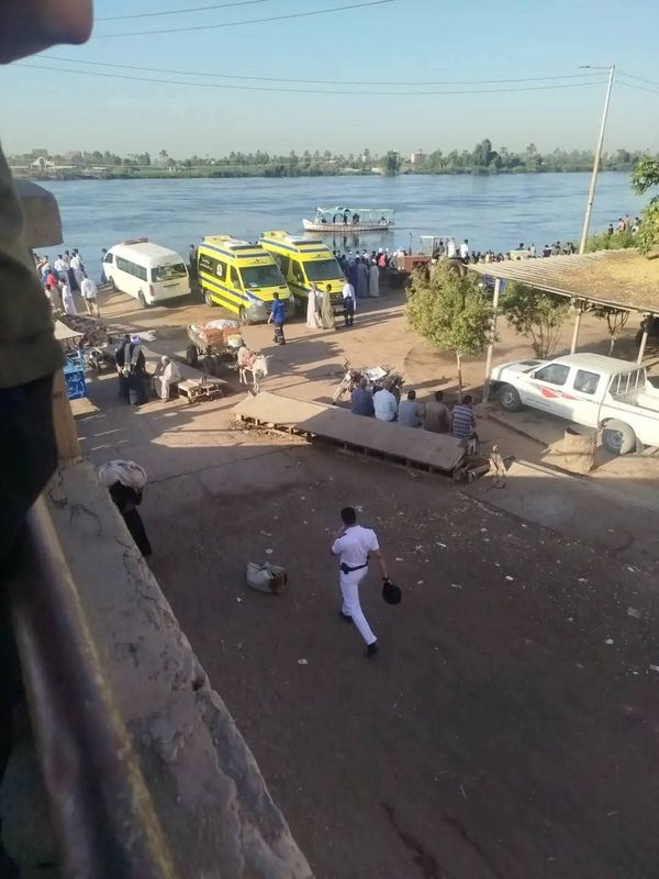 غرق سيارة ربع نقل في نهر النيل بقنا