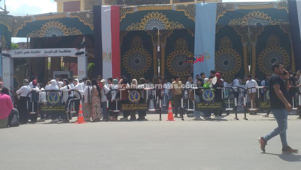 إقبال الناخبين على اللجان للإدلاء بأصواتهم في انتخابات مجلس الشيوخ بكفر الشيخ وقت الظهيرة 