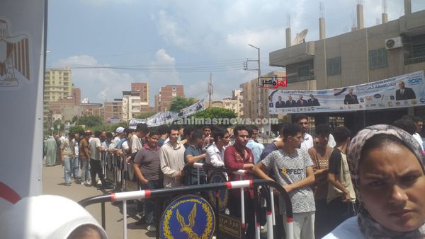 إقبال كبير من المواطنين على لجان الانتخابات 