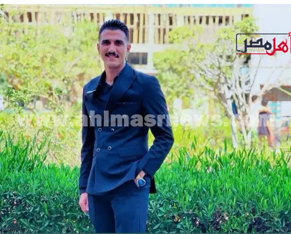 احمد طارق طالب بورسعيدى رفض دخول قاعة الاحتفال بتخرجه بدون والدته