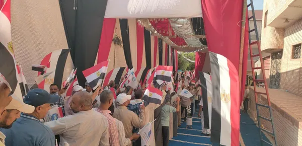 الآلاف يتوافدون علي لجان الانتخابات بالإسماعيلية  