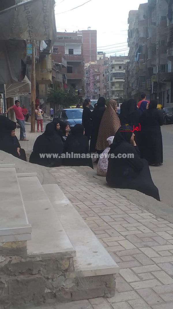 جانب من تشييع الجثمان 
