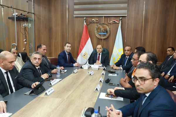 جانب من متابعة سير الانتخابات 