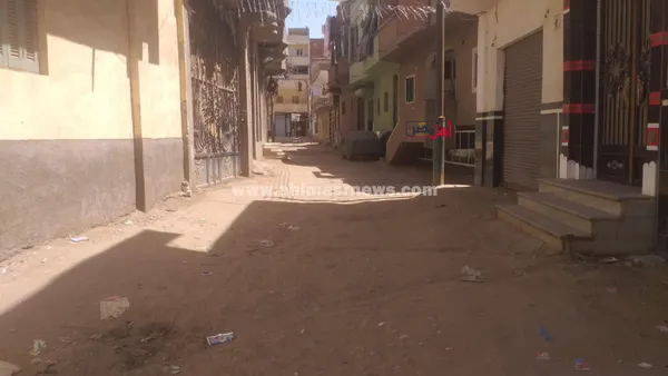 خلو الشوارع من المواطنين بسبب حرارة الجو 