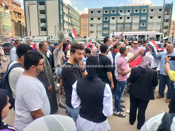 رفع المواطنين الإعلام 