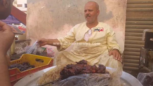 عم أحمد، بائع عجوه