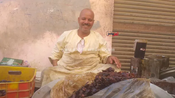 عم أحمد، بائع عجوه