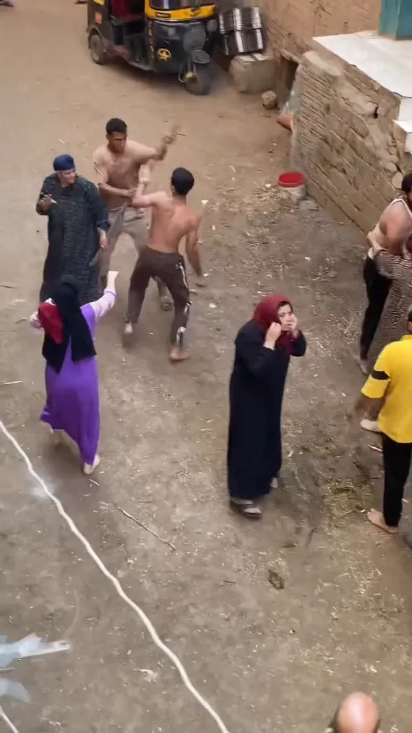 لقطات من الفيديوهات المنتشره 