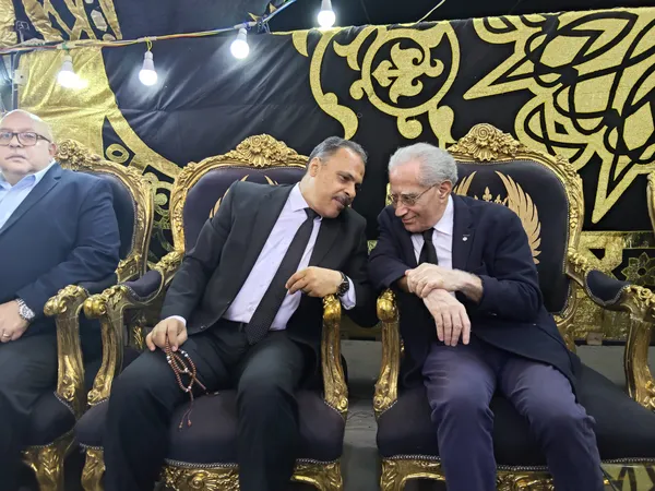 محافظ الشرقية يؤدي واجب العزاء 