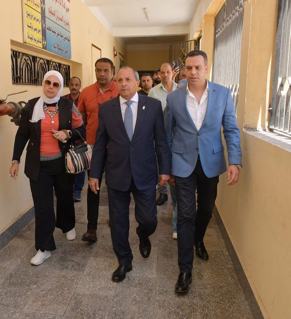 محافظ بورسعيد يتابع الاستعدادات النهائية لانتخابات مجلس الشيوخ بعدد من المقار الانتخابية بنطاق أحياء المحافظة