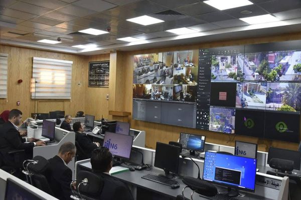 محافظ بورسعيد يتابع الاستعدادات النهائية للعملية الانتخابية من خلال مركز عمليات الشبكة الوطنية الموحدة للطوارئ والسلامة العامة 