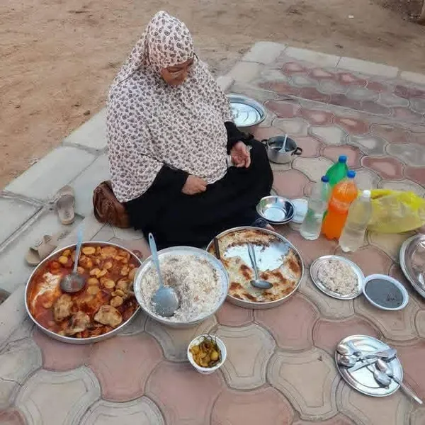 مدير المدرسة وأهالى القرية يشاركون في الصيانة