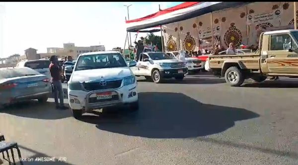 مسيرات بالسيارات بالعلمين 