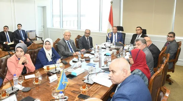 وزير الإسكان يستقبل محافظ بورسعيد لبحث ملفات العمل والتعاون المشترك