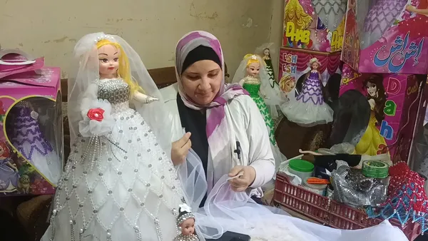 يسرا صانعة عرائس المولد بالمنوفية