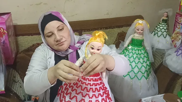 يسرا صانعة عرائس المولد بالمنوفية