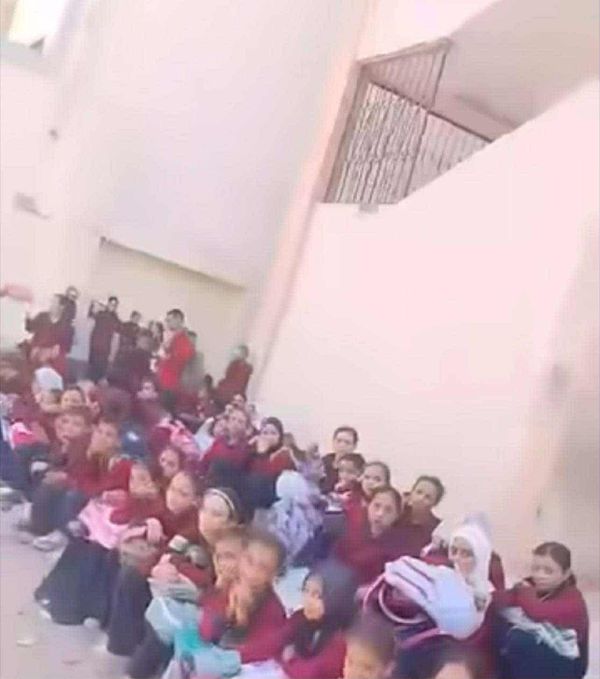 طلاب المدرسة