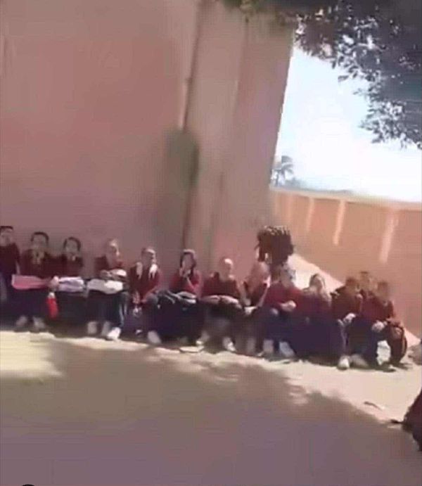 طلاب المدرسة