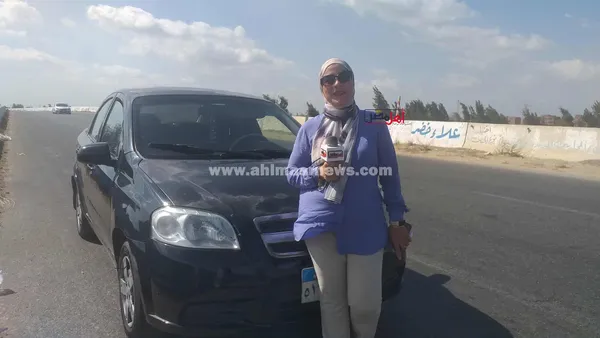 أم حبيبة، أول سيدة بكفر الشيخ تعمل في توصيل السيدات 